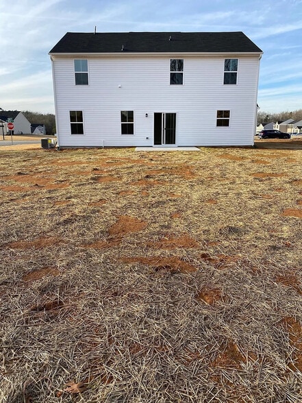 Building Photo - Room in House on Bark Way