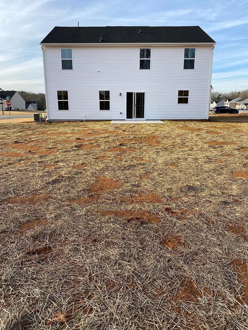 Building Photo - Room in House on Bark Way
