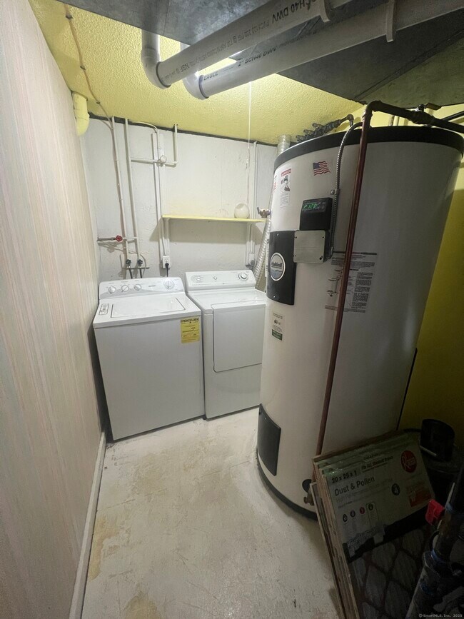 Building Photo - 140 Shepard Ave