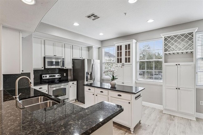 Building Photo - 4571 Virginia Dr