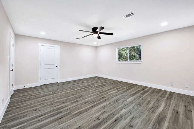 Building Photo - 7707 12 Fairway Ln