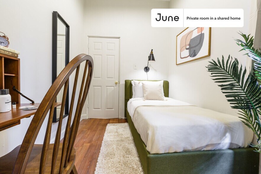 Building Photo - Room in Shared 4 bed/2 bath home in Hell's Kitchen
