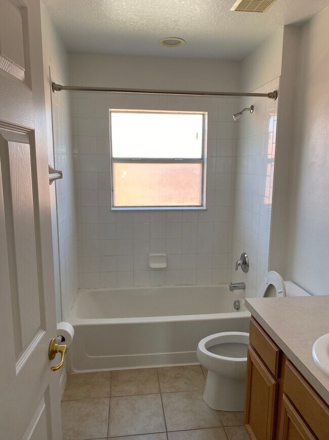 Building Photo - Large home in gated community of Aviana Re...