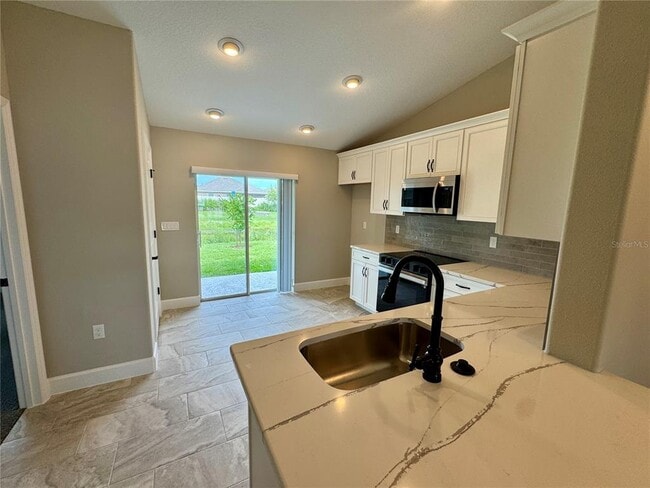 Building Photo - 102 Lynbrook Dr