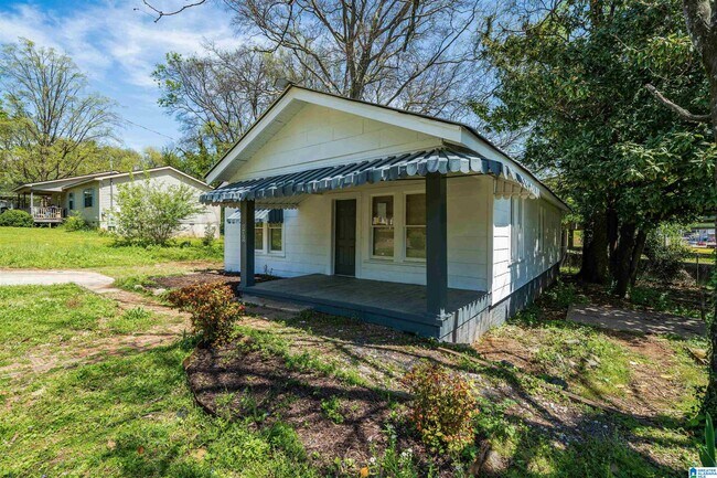 Building Photo - 806 Magnolia Dr NW