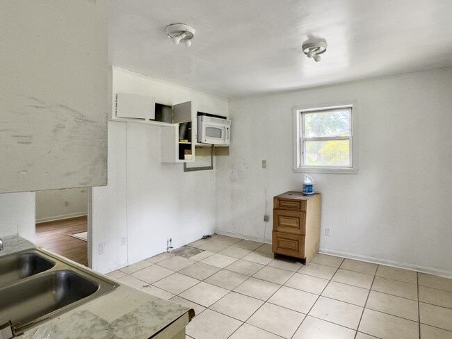 Building Photo - 1137 Carter Rd