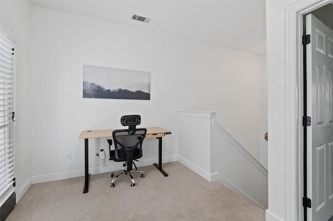Building Photo - 5609 Lindell Ave