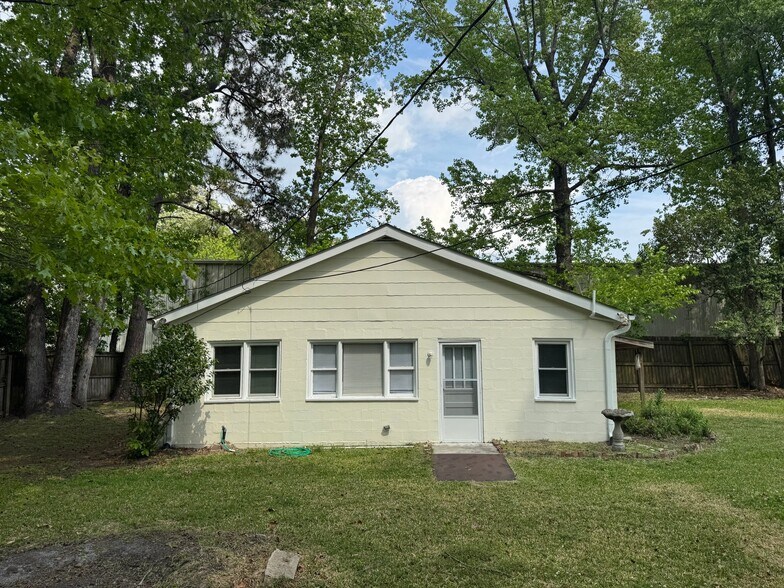 Building Photo - 1834 Belgrade Ave