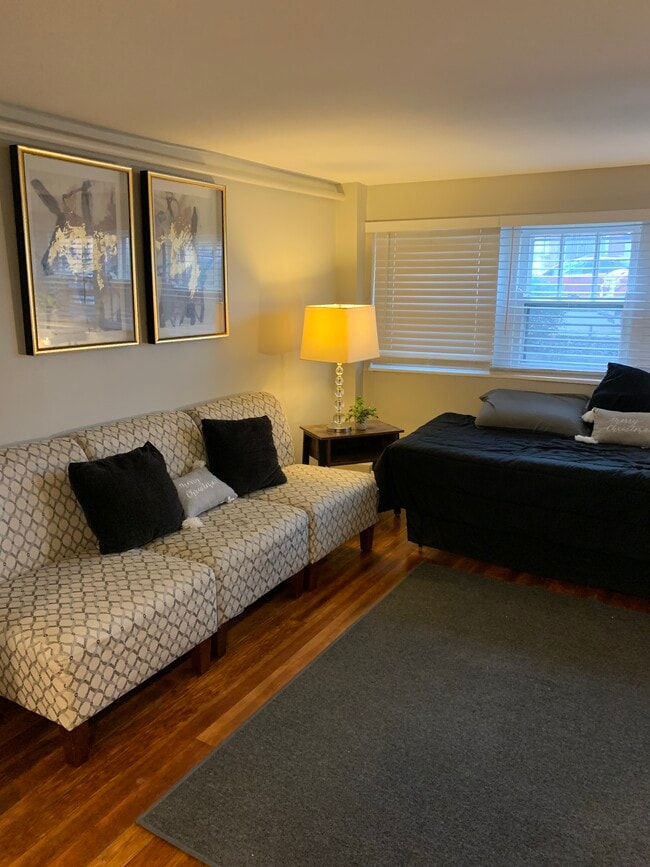 Building Photo - 2122 Kenilworth Ave