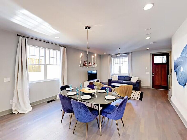 Building Photo - 2125 8th Ave S