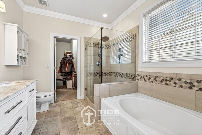 Building Photo - Spacious Retreat in Mt. Pleasant