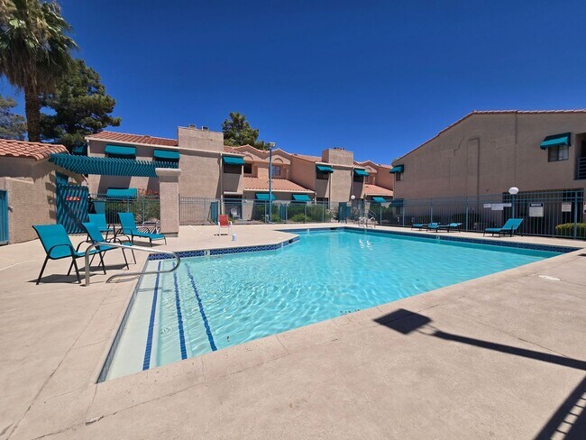 Building Photo - Charming 2-Bedroom Condo in Gated Communit...