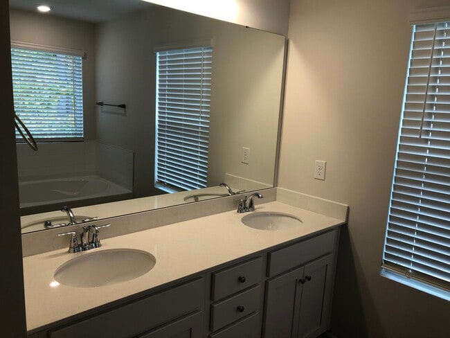 Building Photo - New home in Cherryville!!