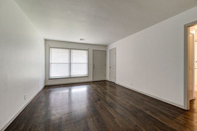 Building Photo - Charming 3-Bedroom Home Near the Capitol –...