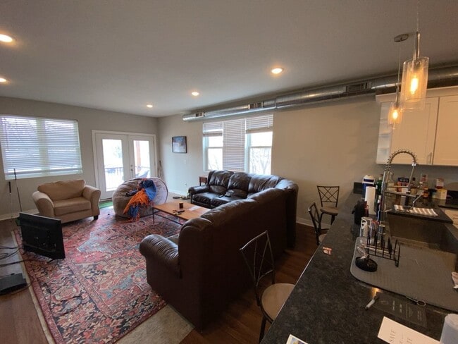 Building Photo - Stunning sunsets on private balcony 2 bed 2 bath in Longfellow!