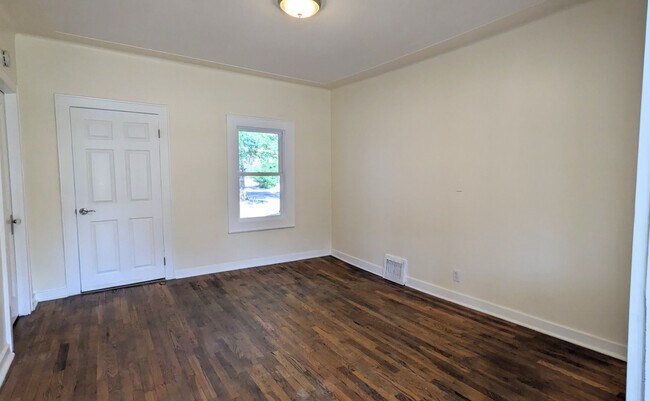 Building Photo - 1241 7th St
