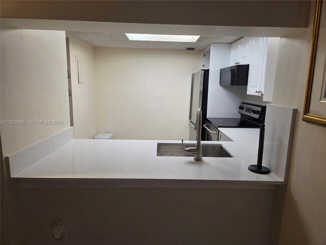 Building Photo - 555 NE 15th St