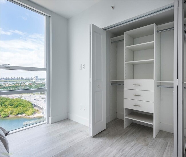 Building Photo - 400 Sunny Isles Blvd