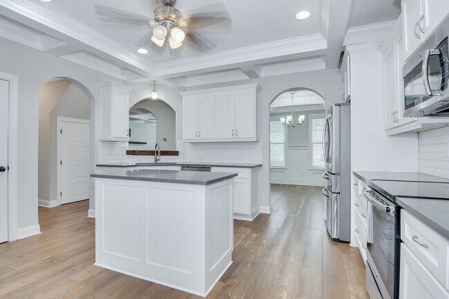 Building Photo - Beauty in Riverwood on Corner Lot!