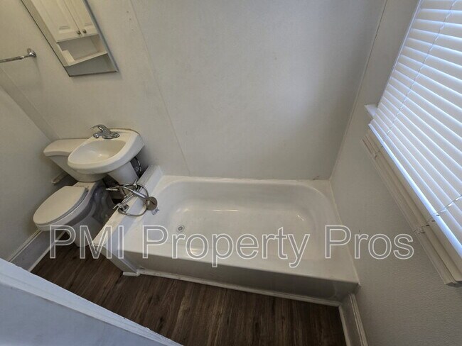 Building Photo - 2660 N 37th St