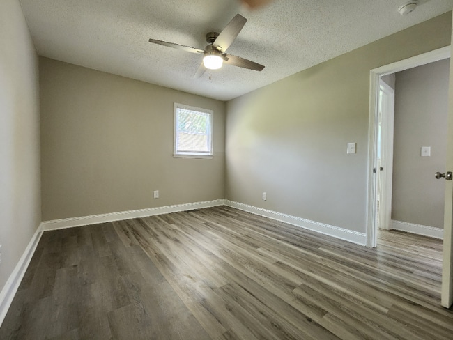 Building Photo - 445 Summerland Dr