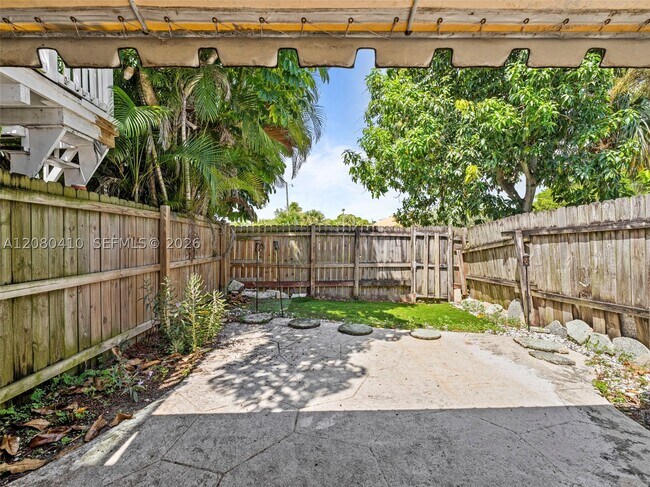 Building Photo - 3609 Townhouse Ct