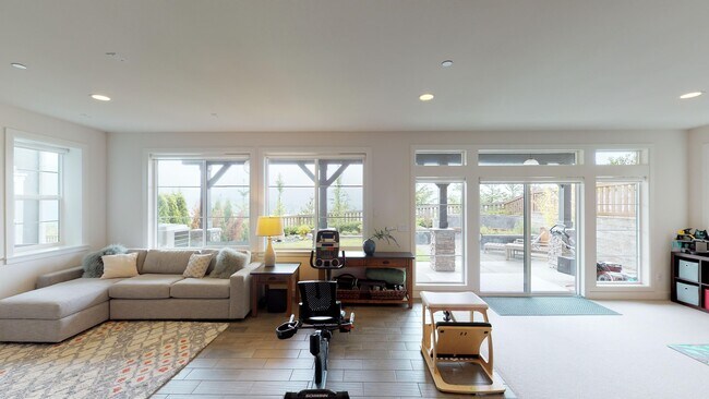 Building Photo - Issaquah highlands 5 bedroom plus Den and 5.5 bathroom newer home with a lot of amenities!!!  A m...