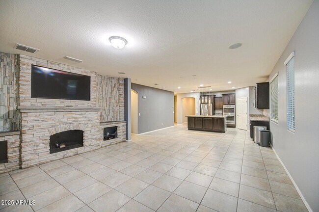 Building Photo - 6815 S 19th Ln