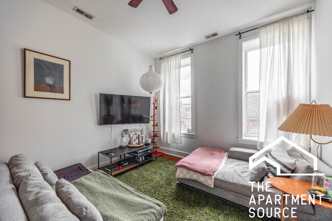 Building Photo - 1657 S Throop St