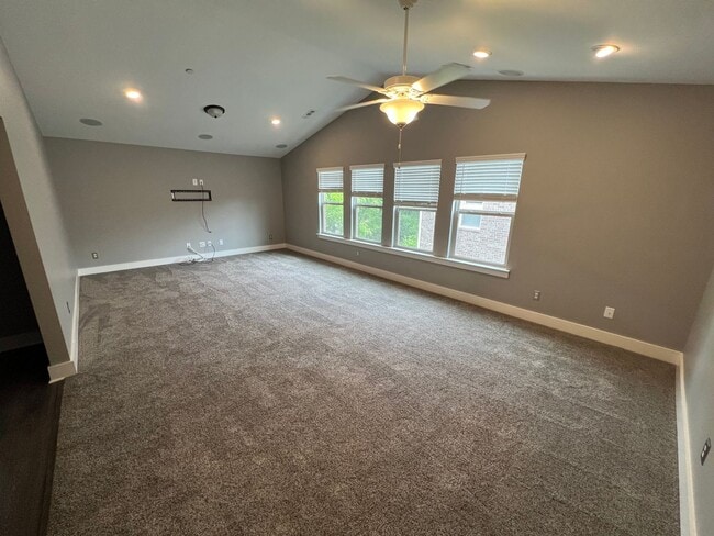 Building Photo - 4 Bedroom Home w/ Office and 3 Car Garage