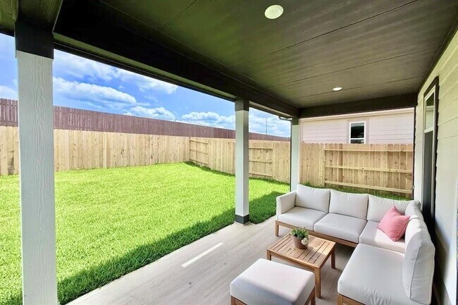 Building Photo - 18227 Dahlia Dale Dr