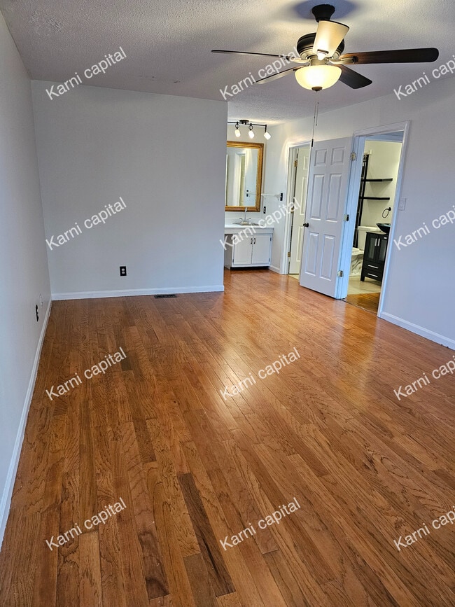 Building Photo - 8709 Olde Colony Trl