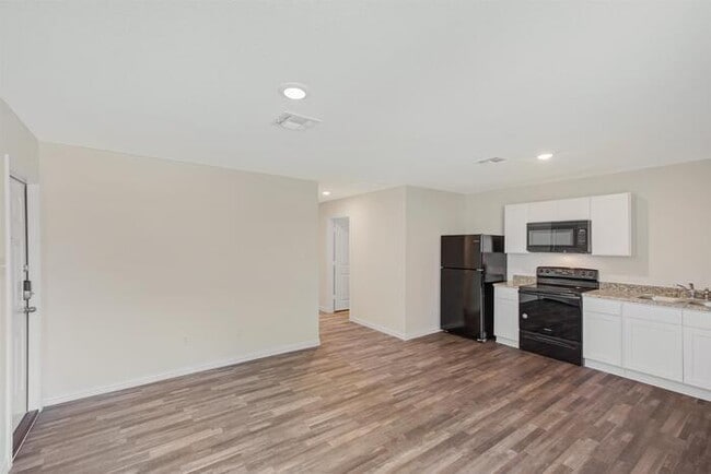 Building Photo - 209 W Avenue A