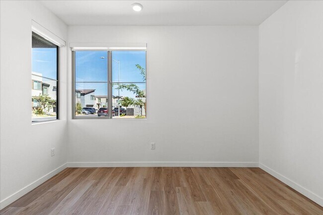 Building Photo - 10489 Mountain Aster Ave