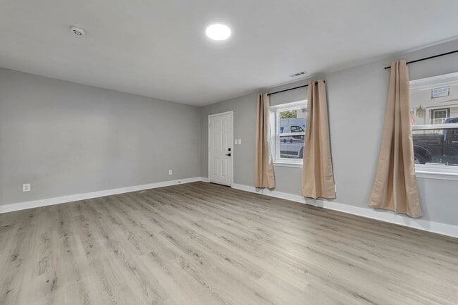 Building Photo - 616 N 21st St