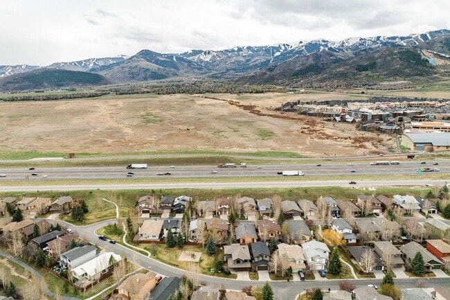 Building Photo - Blackhawk Station Comfortable 3-Bed