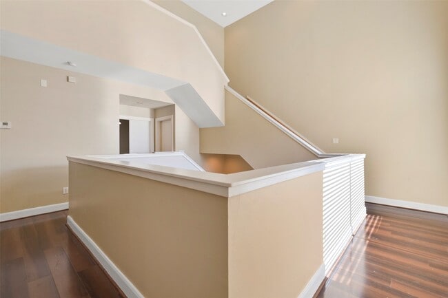 Building Photo - 9810 Marlink