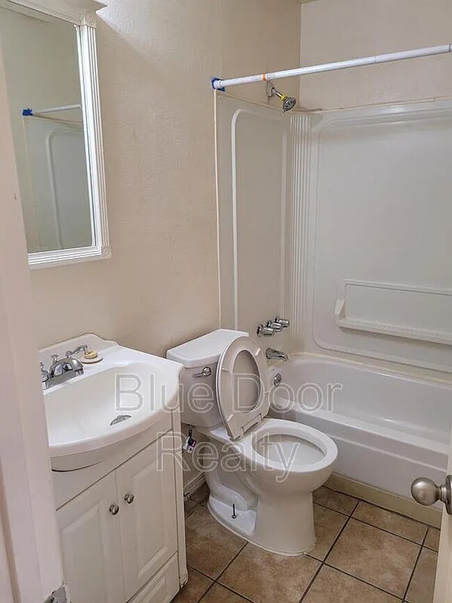 Building Photo - 1 bed/1 bath condo at Carlisle and Montgomery