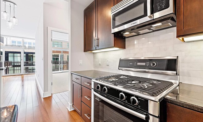 Gas Stove/Cooktop - 140 W Franklin St