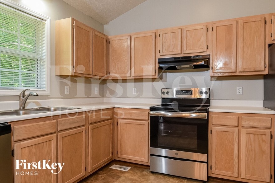 Building Photo - 7121 Taunton Dr