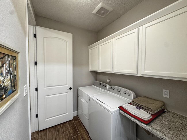 Building Photo - 6801 Prom Ave NE