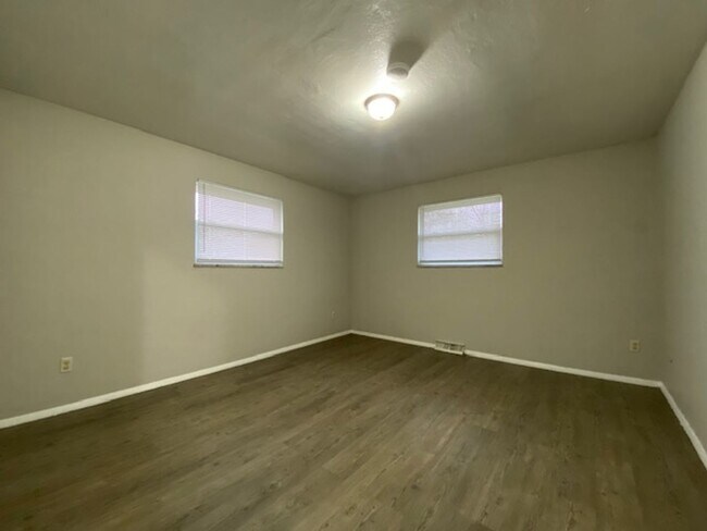 Building Photo - 425-453 Ogden Road