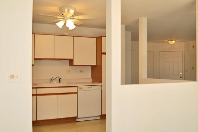 Building Photo - 5S530 Paxton Dr