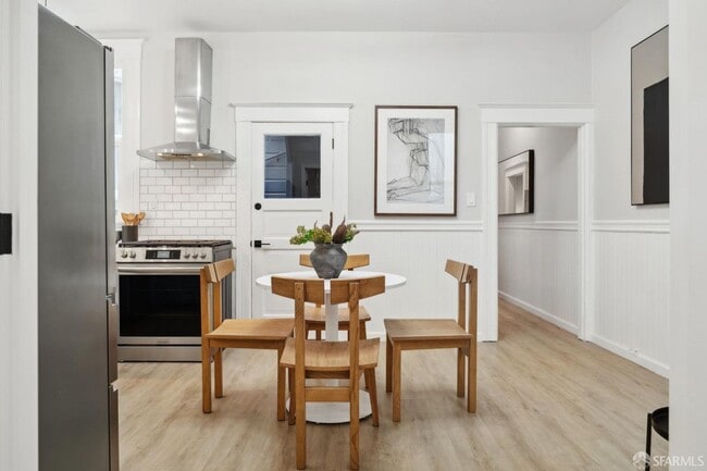 Building Photo - 202 (17-19 Card Aly)