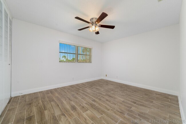 Building Photo - 2567 Dudley Dr E