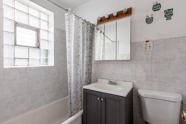 Building Photo - 6855 W Addison St