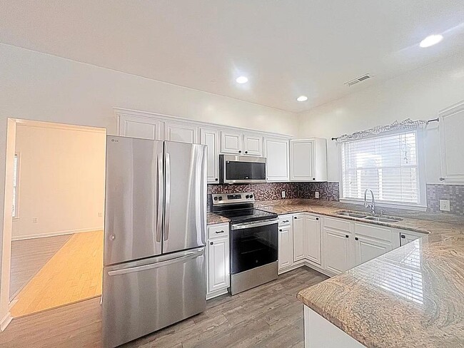 Building Photo - 206 Beauclair Dr