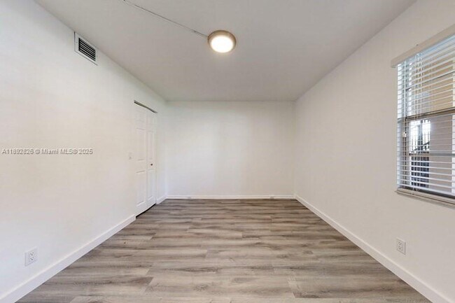 Building Photo - 1251 SW 125th Ave