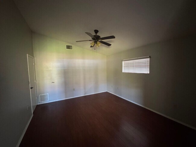 Building Photo - Spacious Lakeland 3-Bedroom Home with 2-Car Garage & Large Driveway