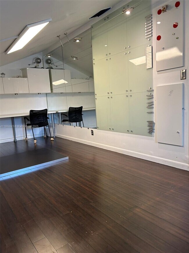 Building Photo - 4871 SW 103rd Ave